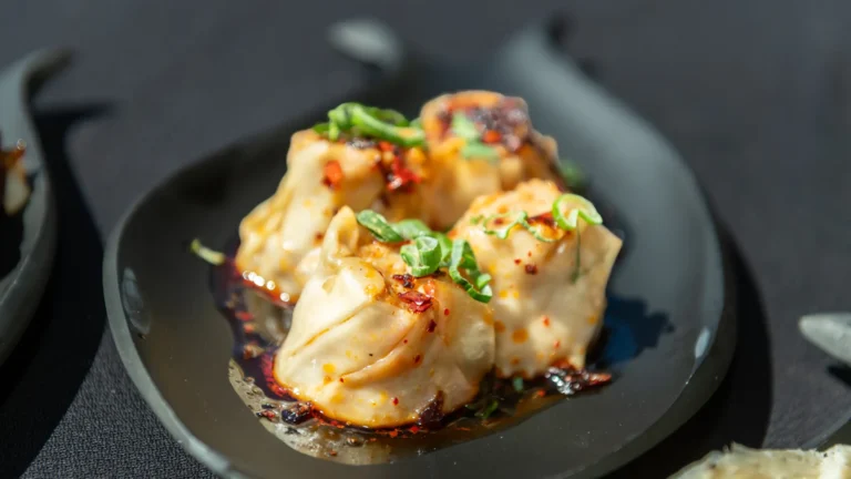 Dumplings mit Chili und Kräutern